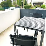 Modernes 50M² Apartment Mit Terasse